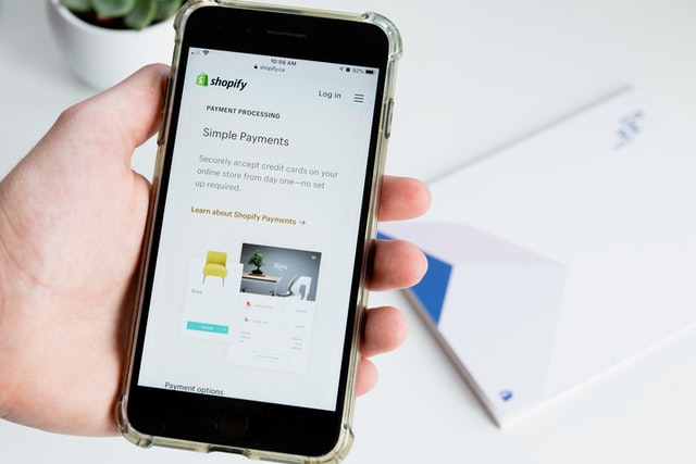 Read more about the article E-commerce Technology Is Your Best Bet To Grow